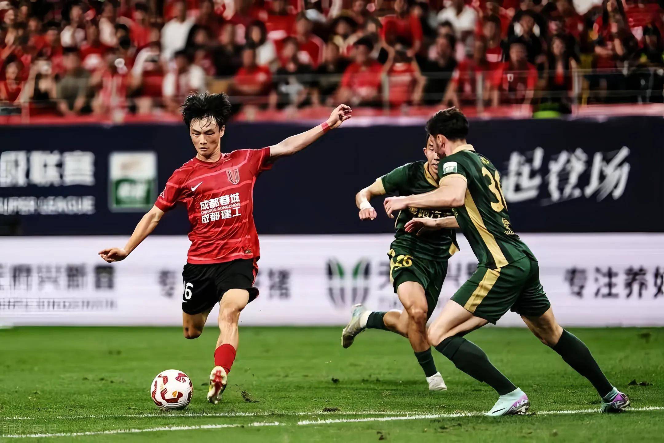 利物浦客场大露神威，继续领跑积分榜的简单介绍