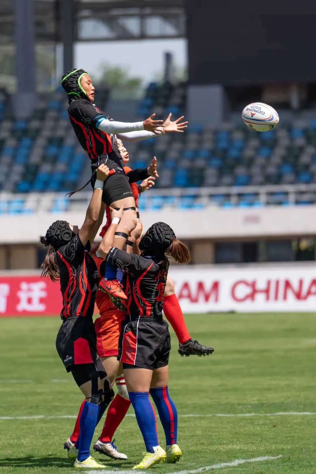 七人制橄榄球比赛：新西兰队晋级决赛