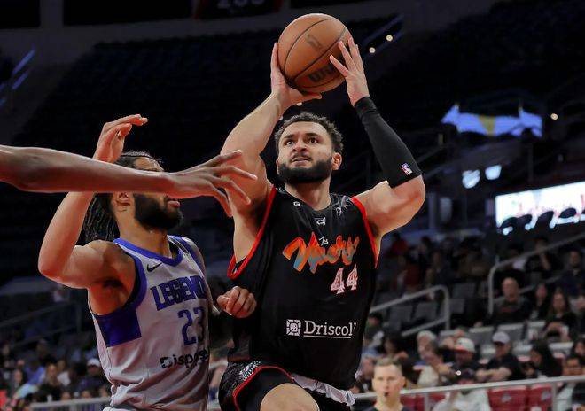 包含火箭队新援表现出色，为球队带来不小惊喜的词条