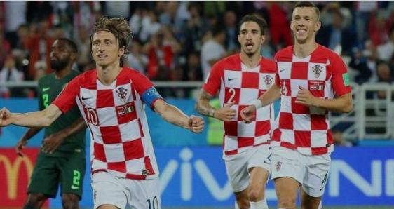 关于克罗地亚国家队在欧预赛中全面击败对手，晋级下一轮的信息