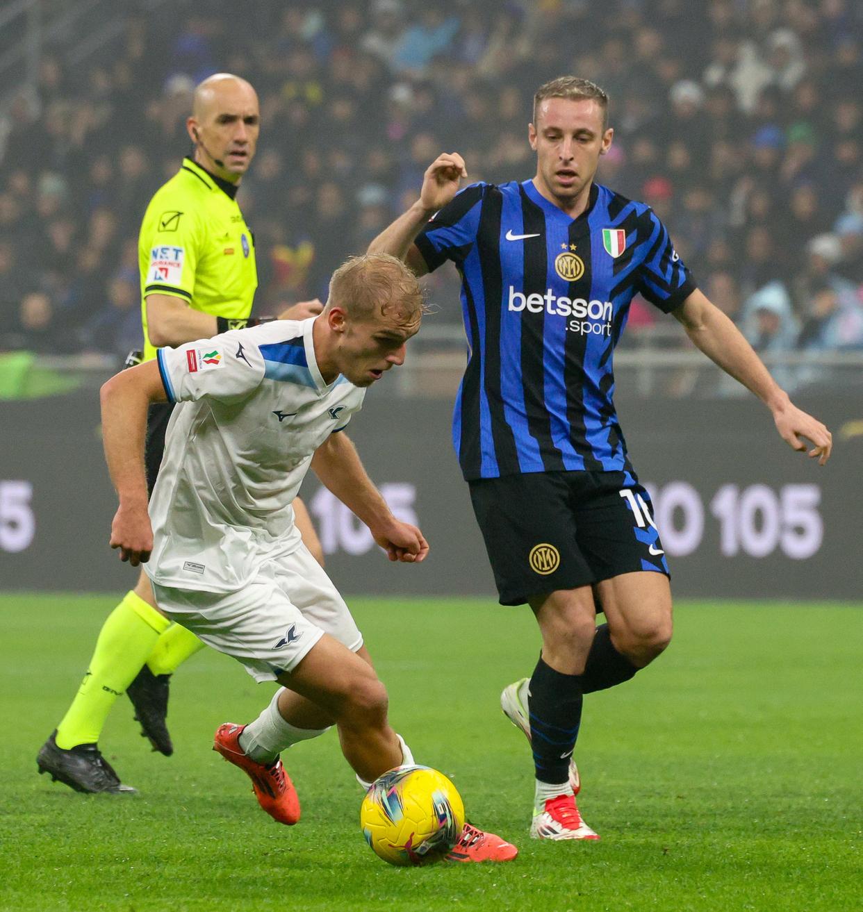 意大利攻破德国球门,轻松晋级决赛 意大利攻破德国球门,轻松晋级决赛