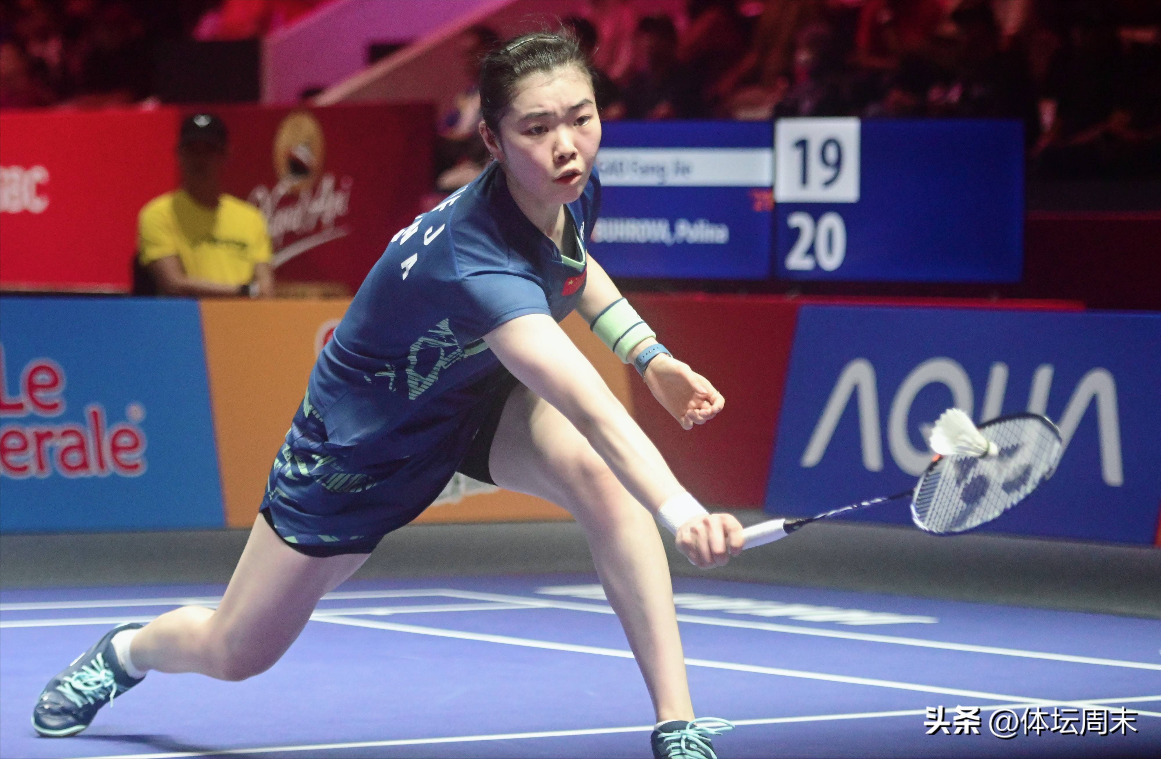 韩国羽毛球选手横扫对手，取得胜利