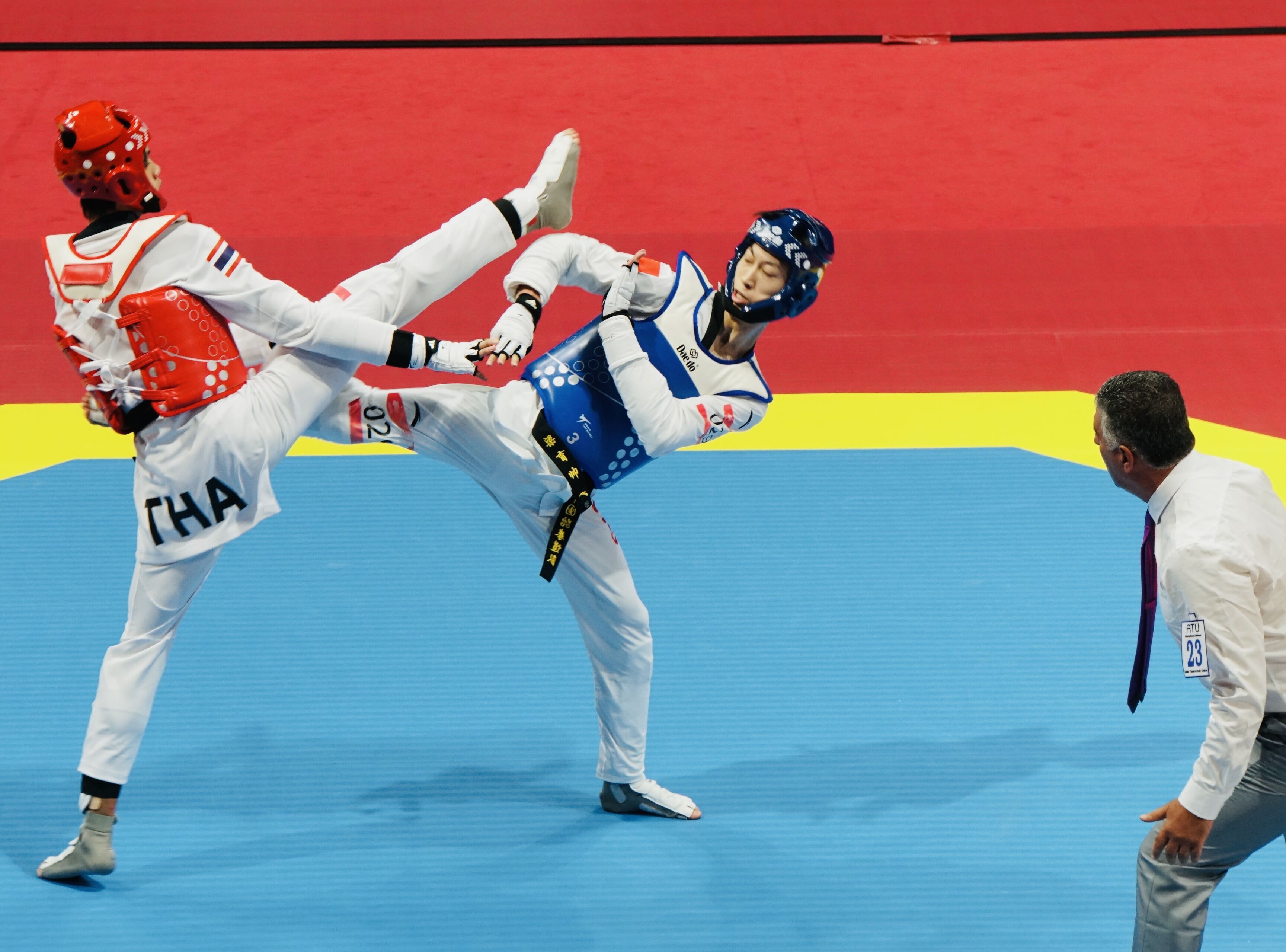 包含跆拳道男子公斤级：中国选手获得金牌的词条