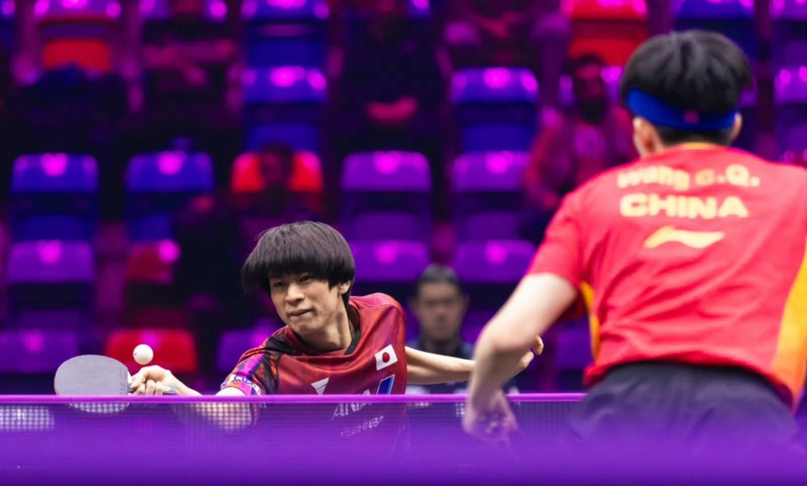 包含法兰克福在比赛中展现出犀利攻势,横扫对手的词条 包含法兰克福在比赛中展现出犀利攻势,横扫对手的词条