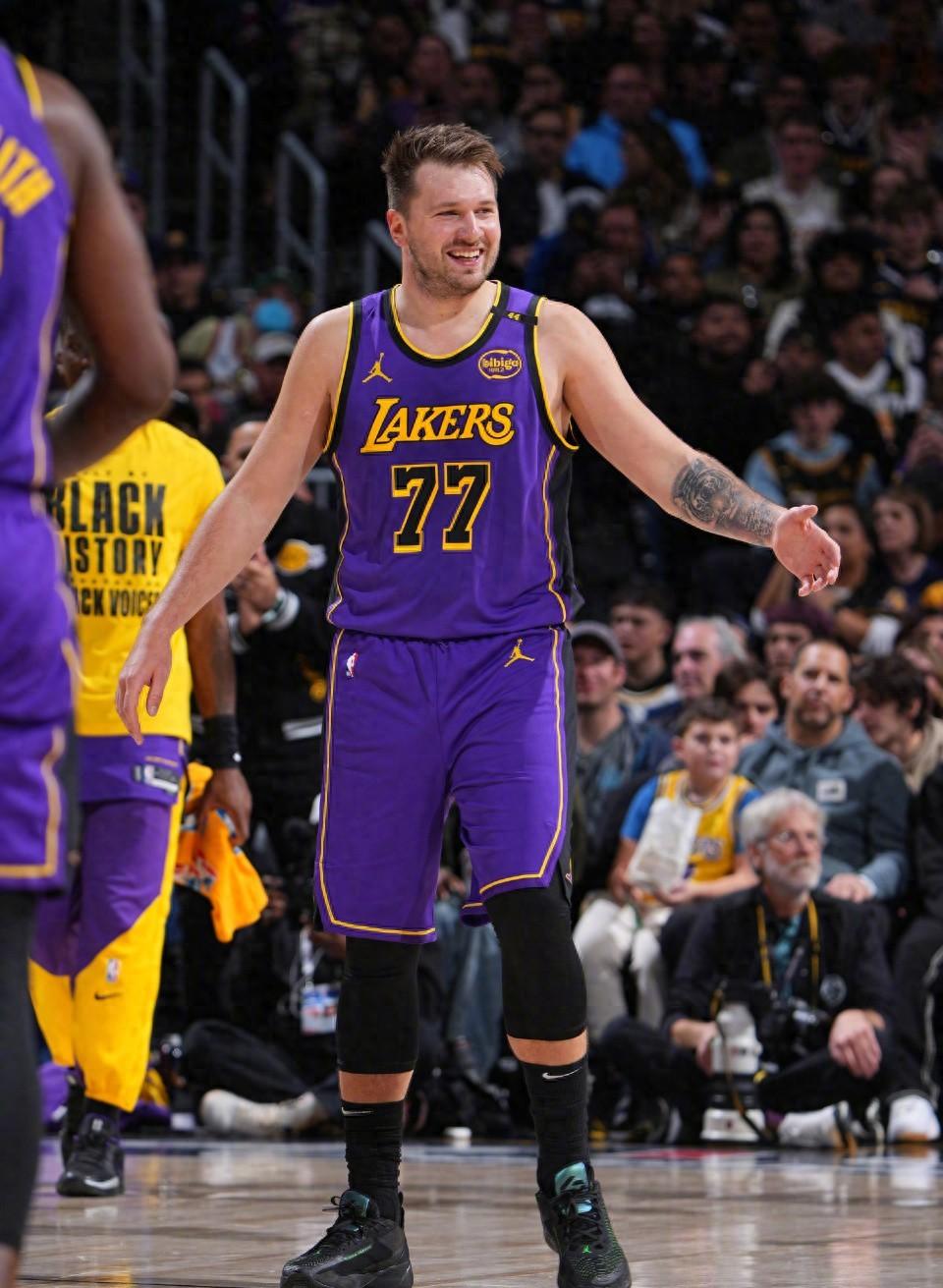 NBA重磅对决：东契奇迎战C罗，关键一战的简单介绍