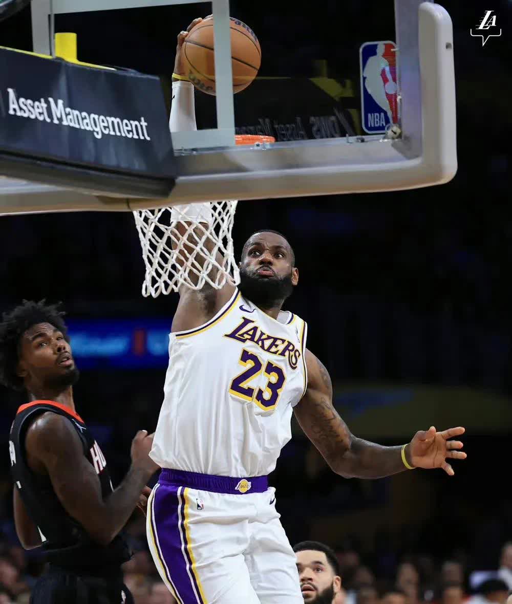 今晚焦点：湖人夺冠，争议判罚的简单介绍