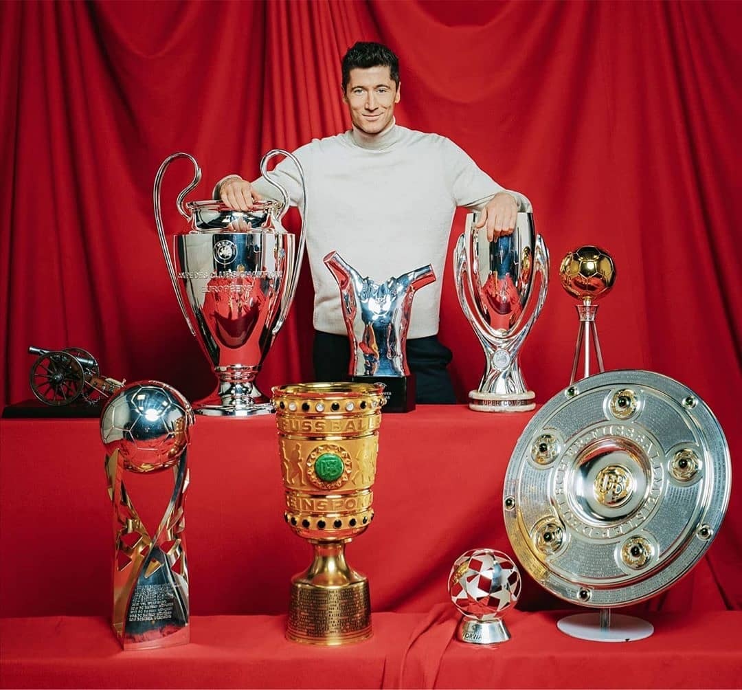 法国队险胜拜仁，莱万乌龙送礼欧冠的简单介绍