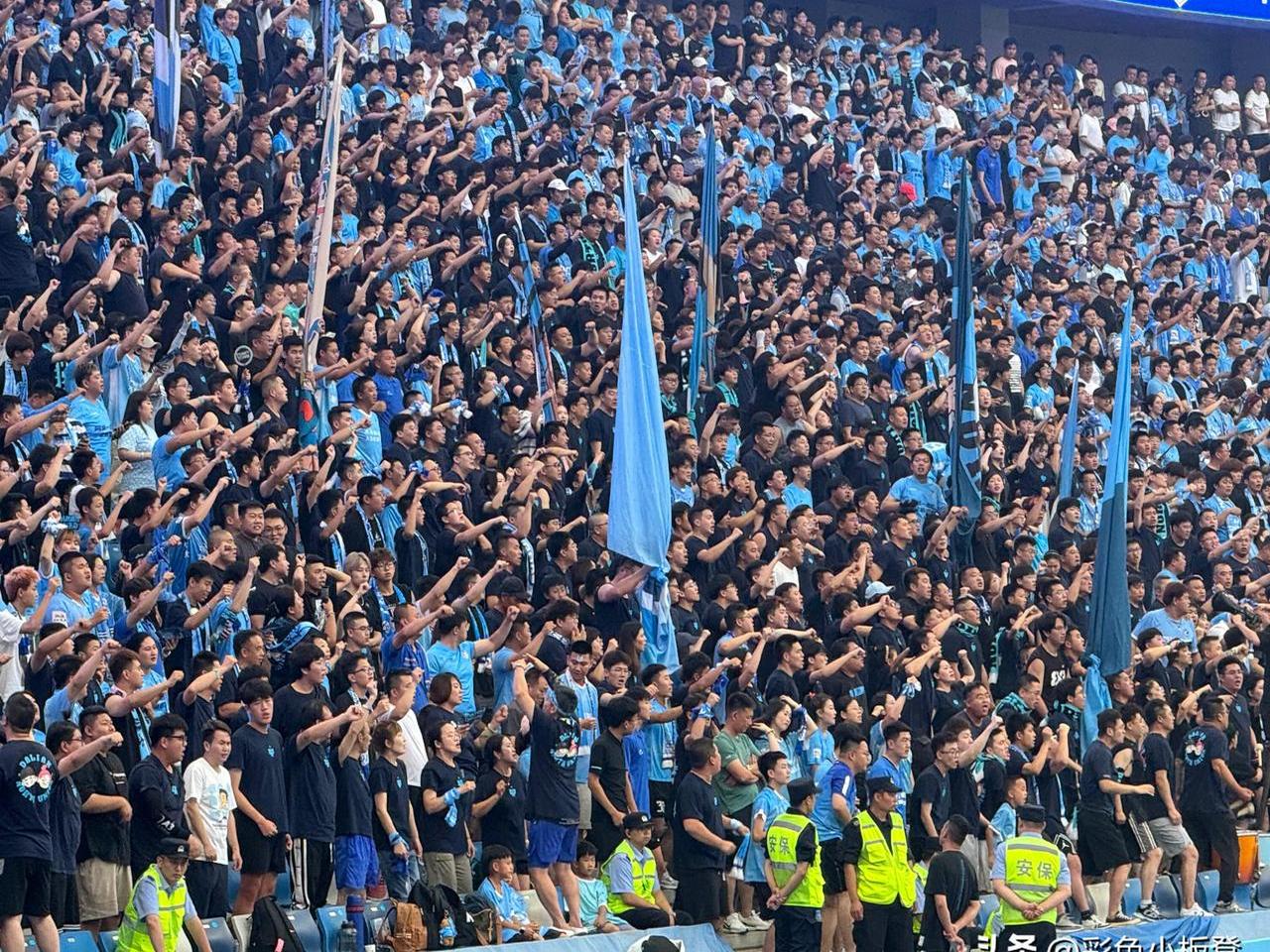 一支东方球队在足球赛中迎来胜利 一支东方球队在足球赛中迎来胜利