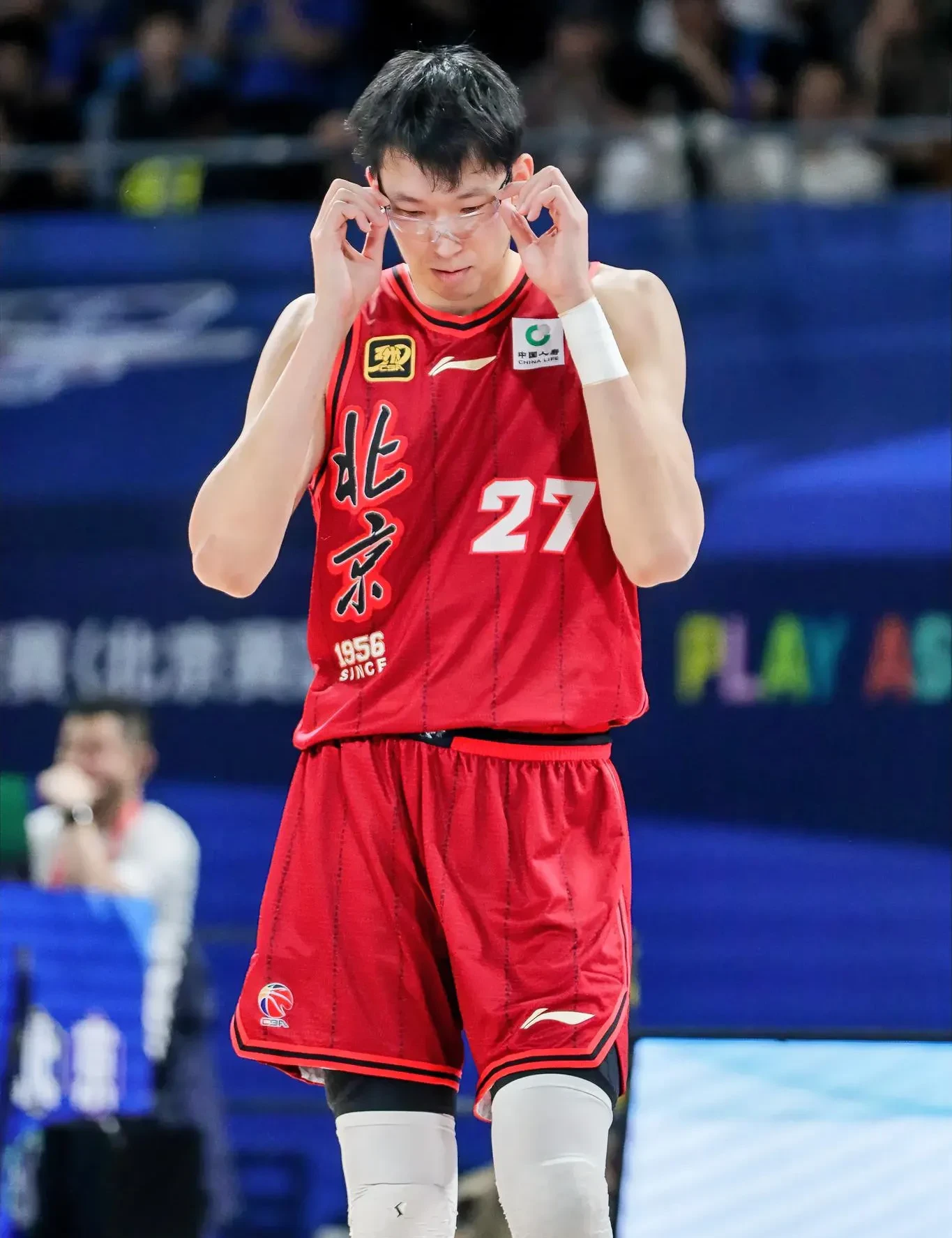 北京队在赛场上奋力拼搏，成功勇夺冠军的简单介绍