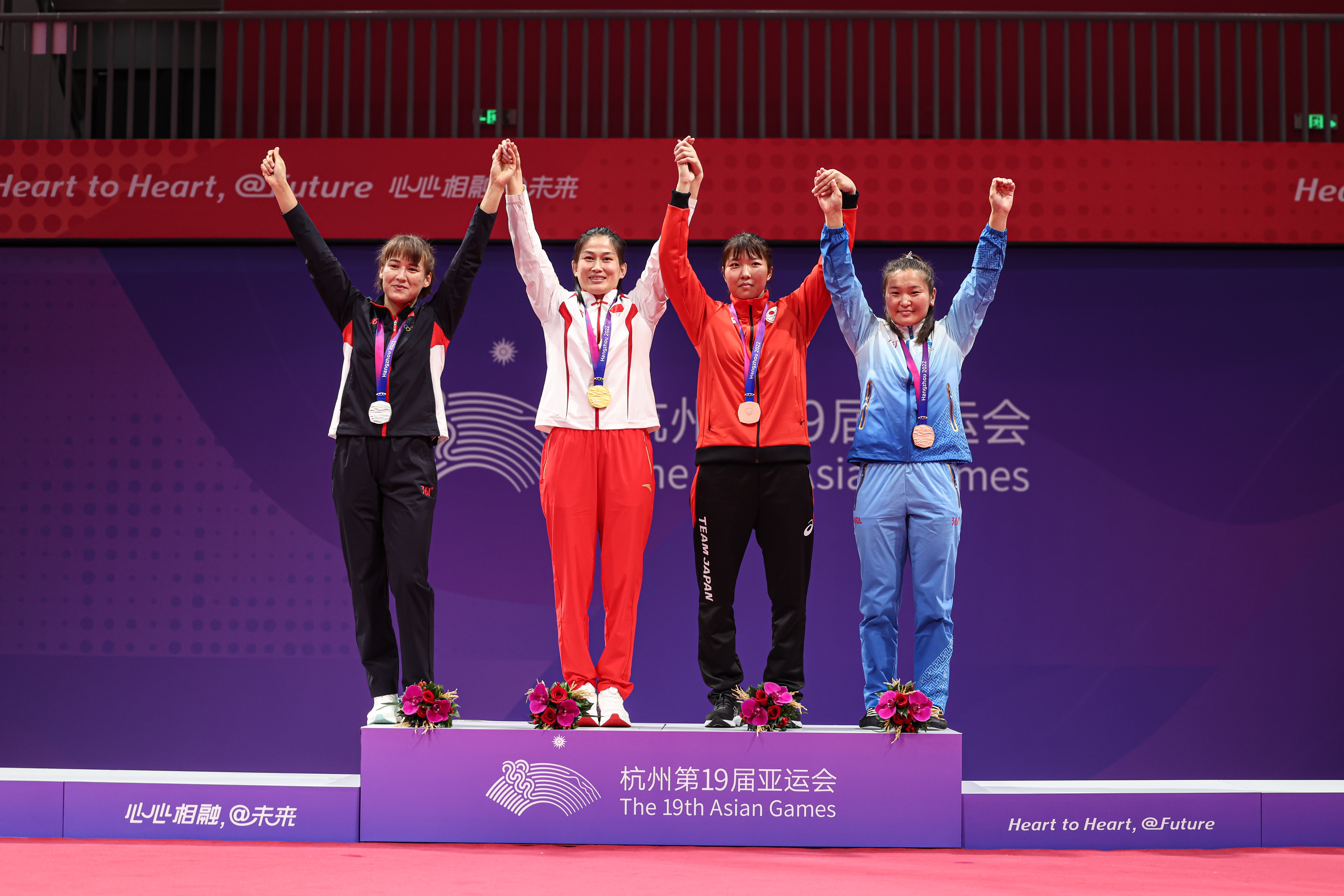 中国代表团在亚运会摘金36枚，稳居奖牌榜首