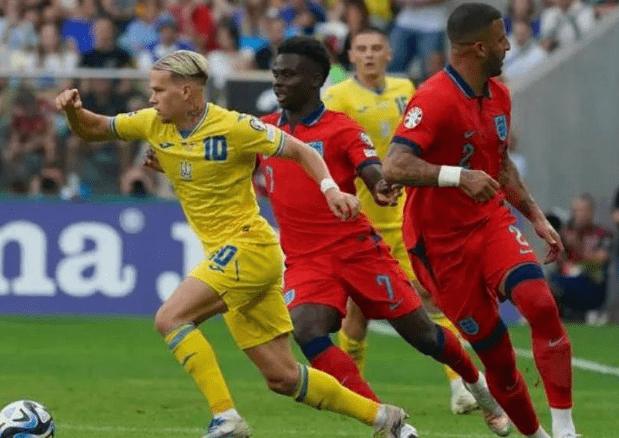 欧预赛精彩瞬间:球员技艺展示引人入胜 欧预赛精彩瞬间:球员技艺展示引人入胜