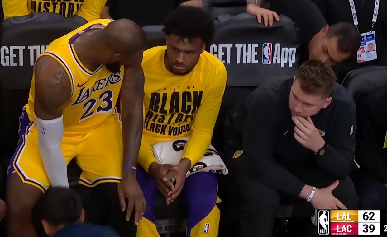 湖人队再次完胜对手,夺得连胜 湖人队再次完胜对手,夺得连胜