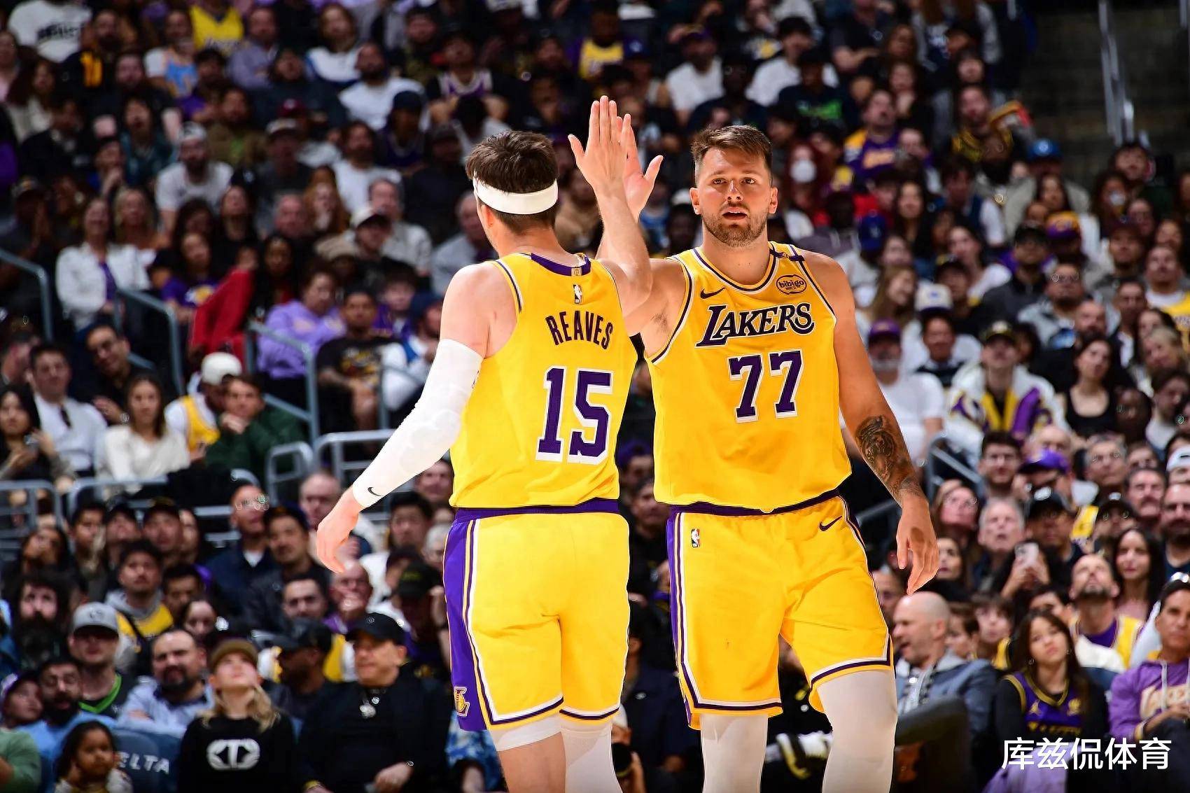 湖人队再次完胜对手,夺得连胜 湖人队再次完胜对手,夺得连胜