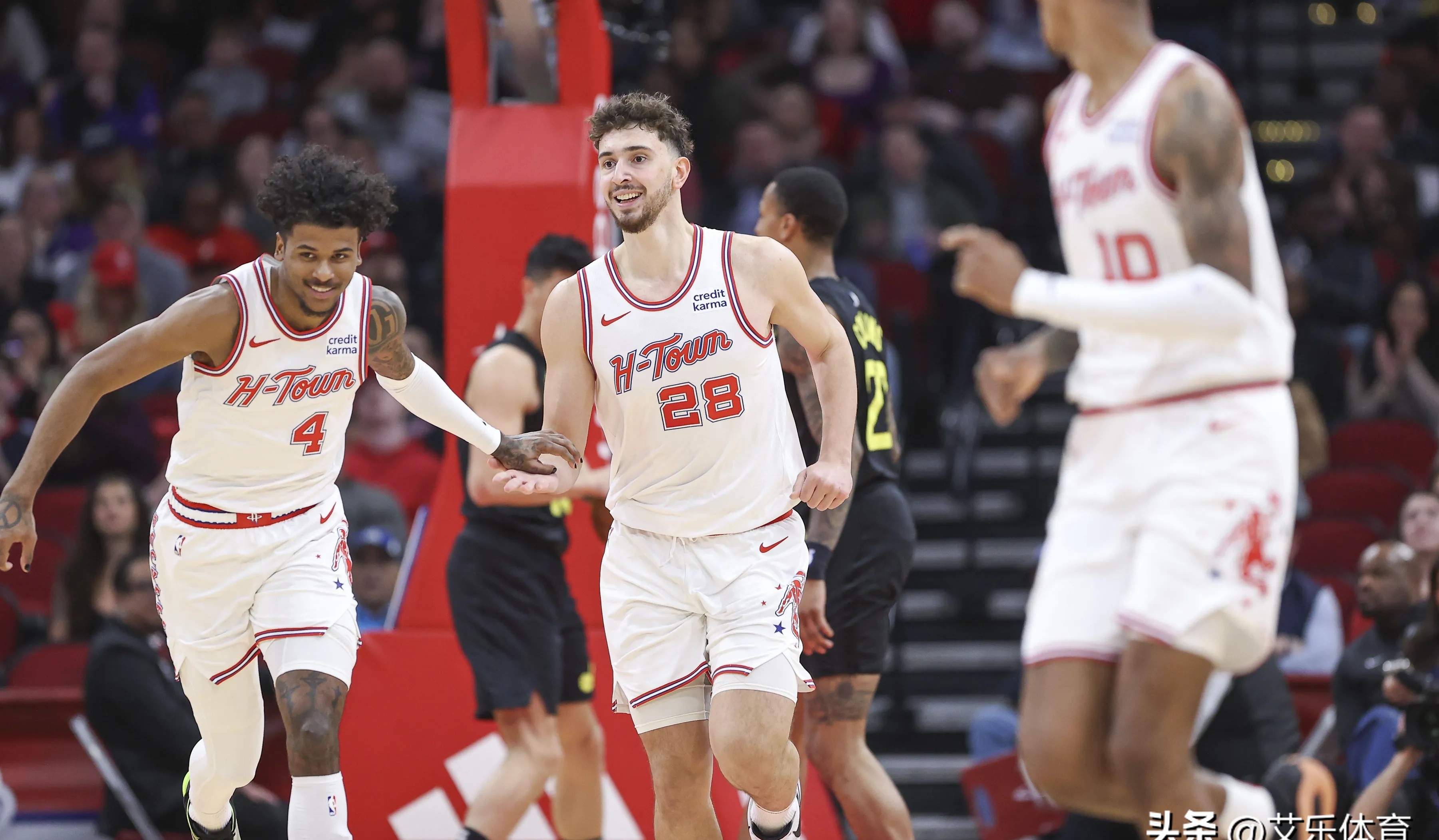 关于爵士队老将回归，球队士气颇高的信息