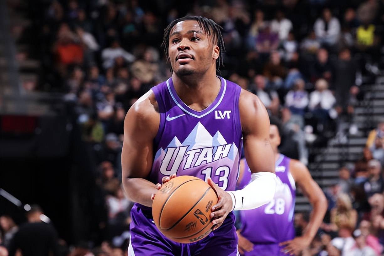 关于爵士队老将回归，球队士气颇高的信息