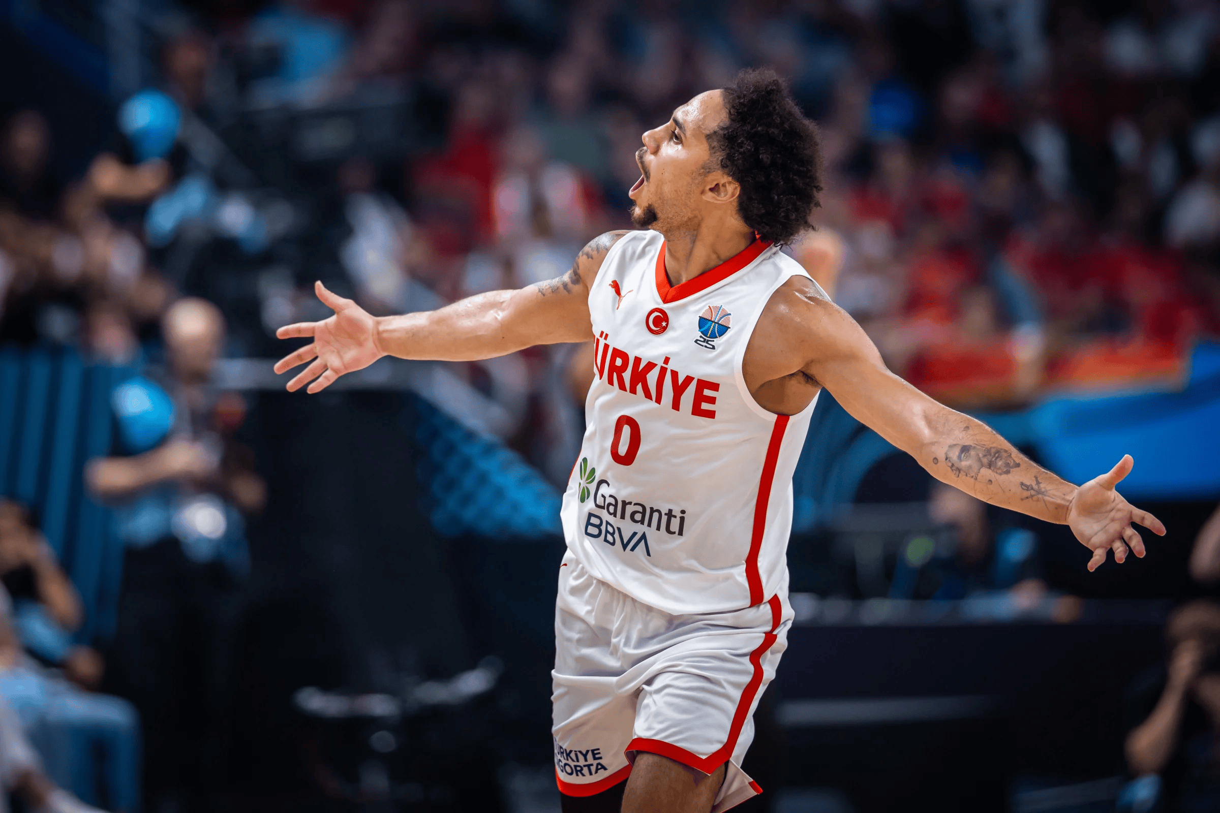 包含塞尔维亚队豪取三分，稳固欧洲杯资格的词条