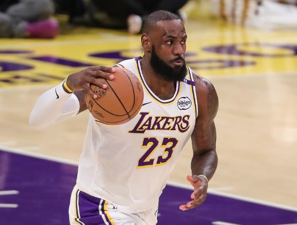 掘金封盖马刺，取得四连胜的简单介绍