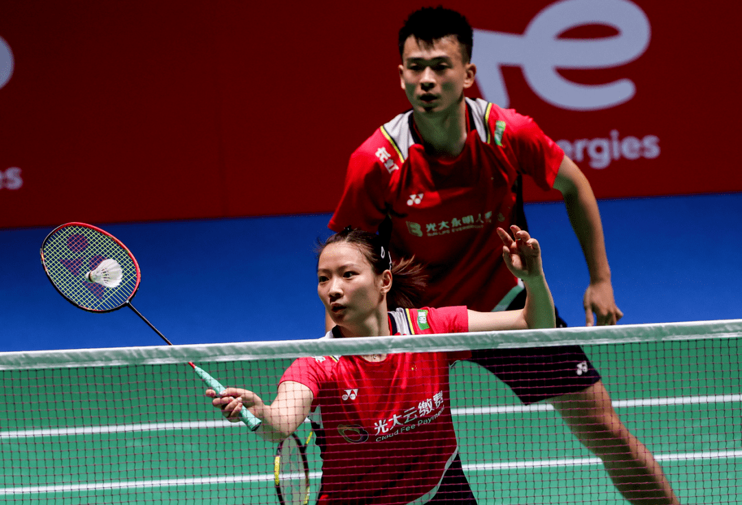 丹麦队鏖战日本队，郑思维扛起全队