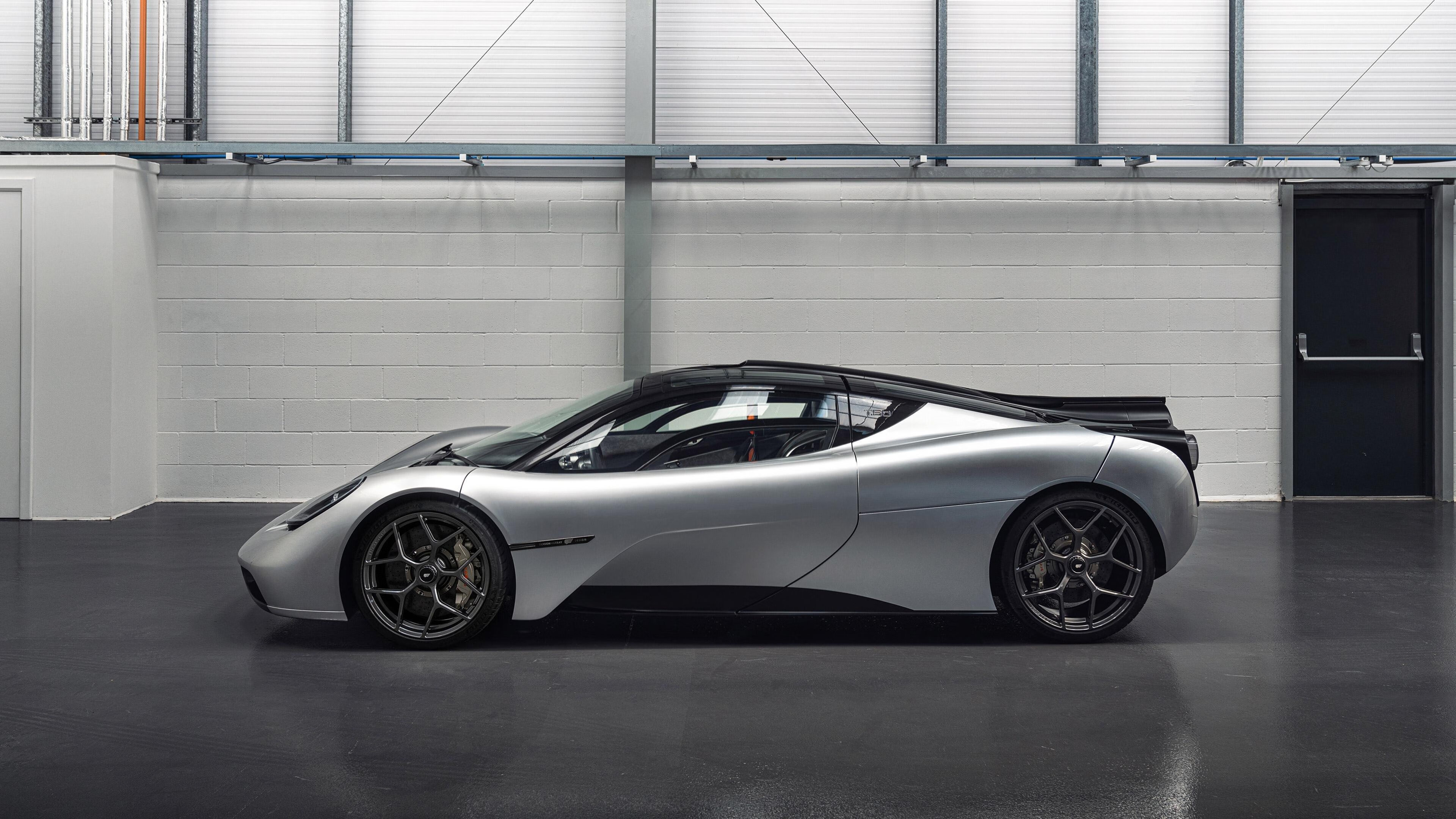 当几内亚强行终结曼联，一场隐喻的胜利与阿拉巴的欧冠决赛铁幕