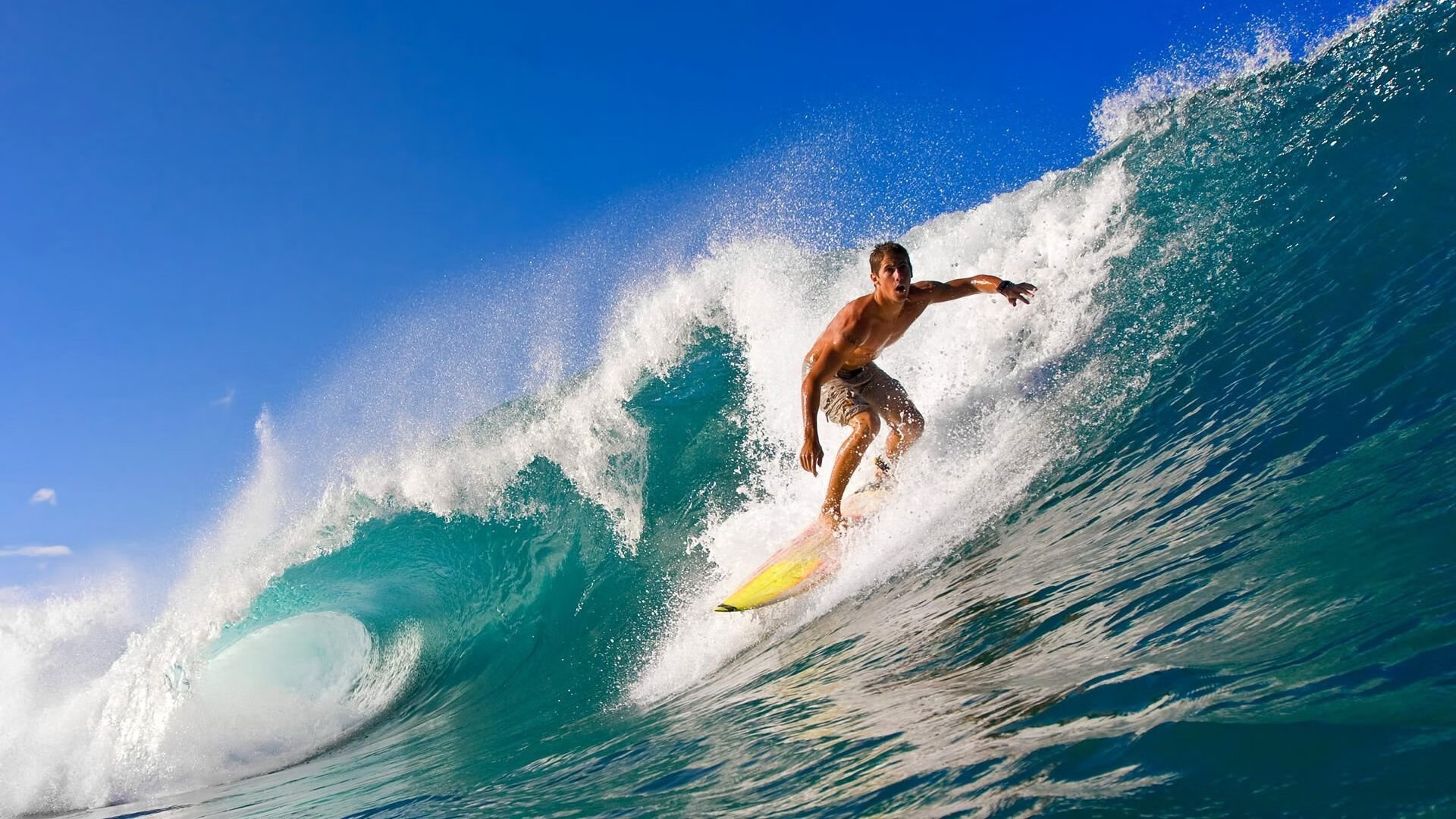 双线狂飙，绿茵场上的险胜与赛道上的接管—当代体育的意志力双重奏