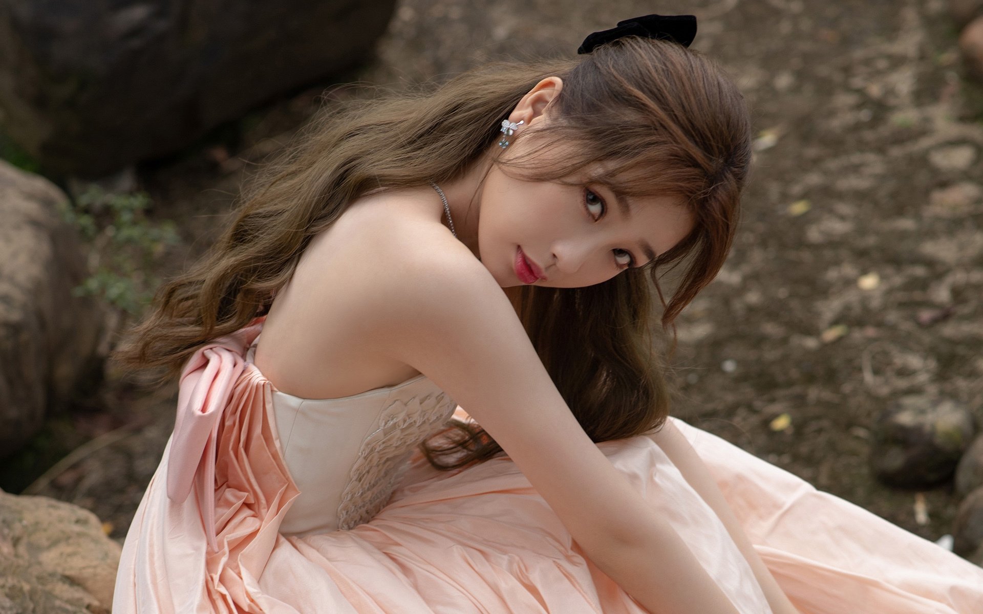 边境线与足球场，从巴拉圭带走几内亚，到姆巴佩的绿茵交响